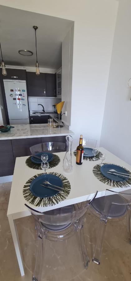 Small Oasis - Appartement 6 Personnes 마닐바 외부 사진