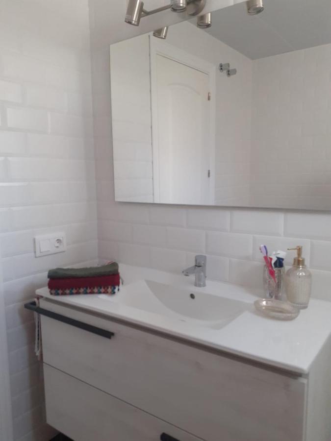 Small Oasis - Appartement 6 Personnes 마닐바 외부 사진